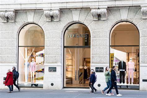 Versace becomes the latest company to ditch Fifth Ave. 